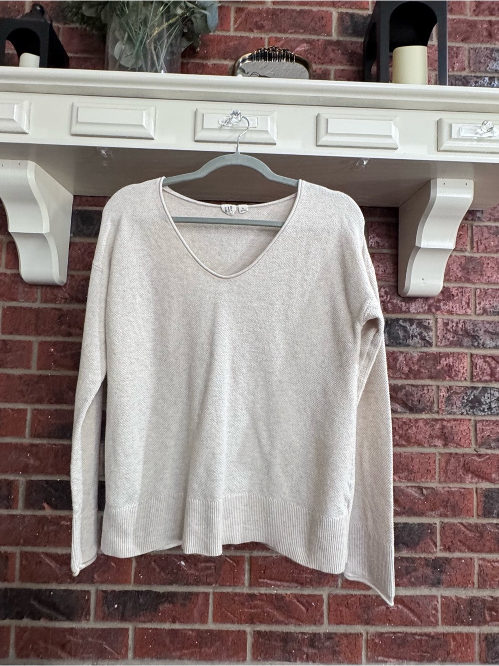 GAP Cream V-Neck Lightweight Knit Sweater Sz M